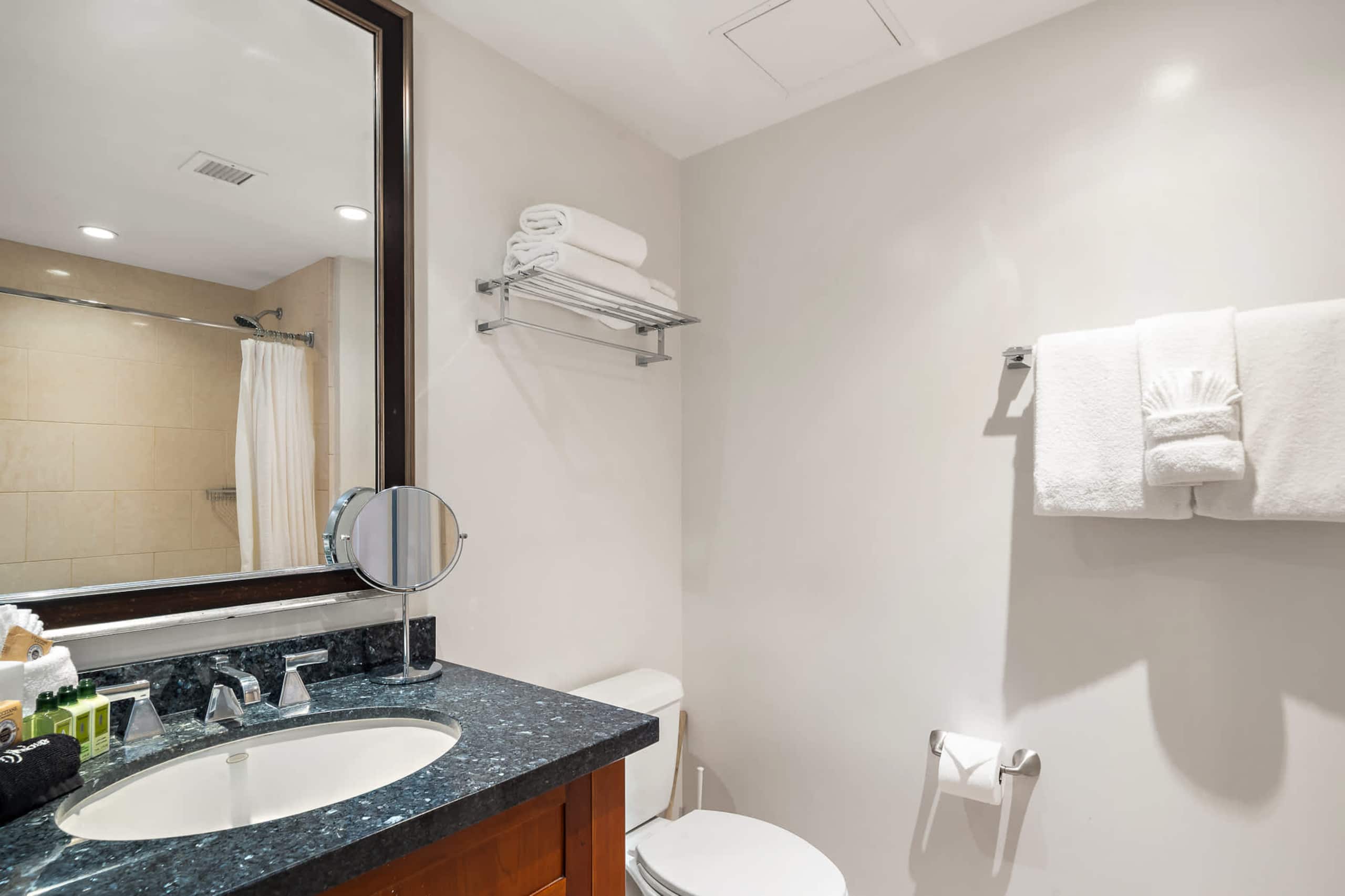 Condo in Lahaina · ★5.0 · 1 bedroom · 2 beds · 1 bath - Image 41