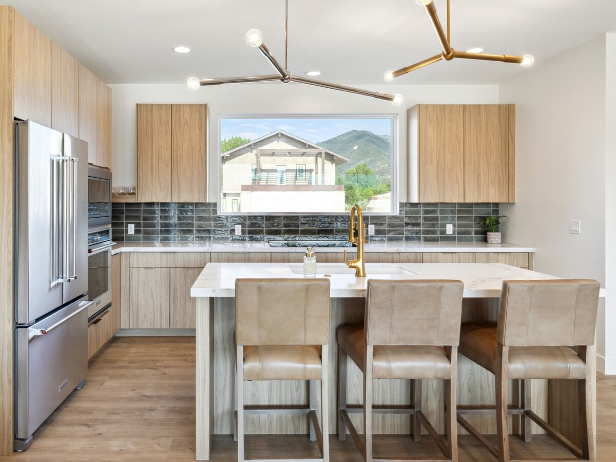 Modern Chalet Minutes from Ski Resorts - Ameyalli