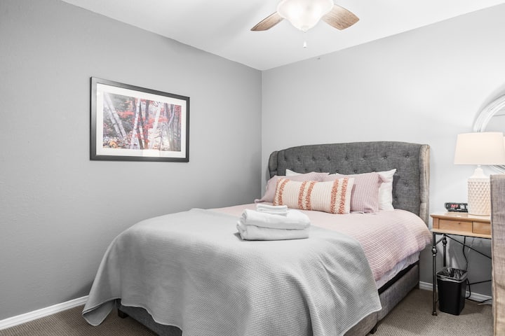 Spavaća soba 4 ima bračni krevet (1,6x2).