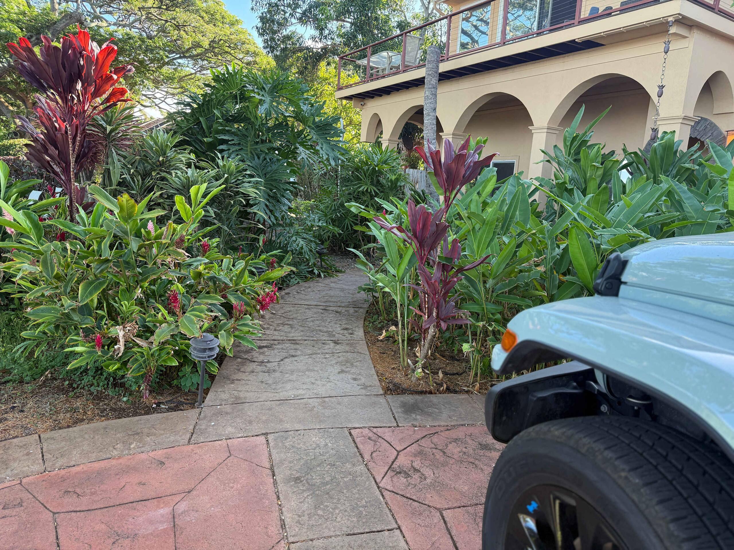 Maui Beach House B&B Royal Suite, Free Breakfast - Image 21