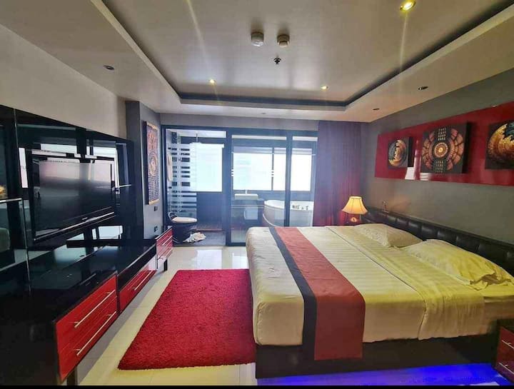 L02 Bangla Suites, Modern Studio On Bangla Road - Patong Beach