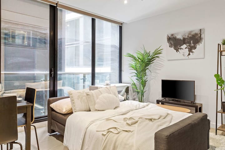 Rozkladacia pohovka vo forme dvojlôžka.