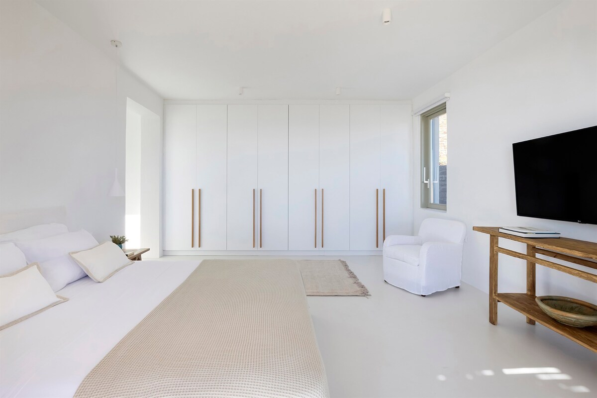 El mismo dormitorio visto desde otro ángulo.