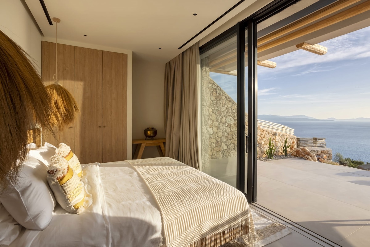 The first of the two first-floor bedrooms, a super-panoramic double. (Bedroom 3)