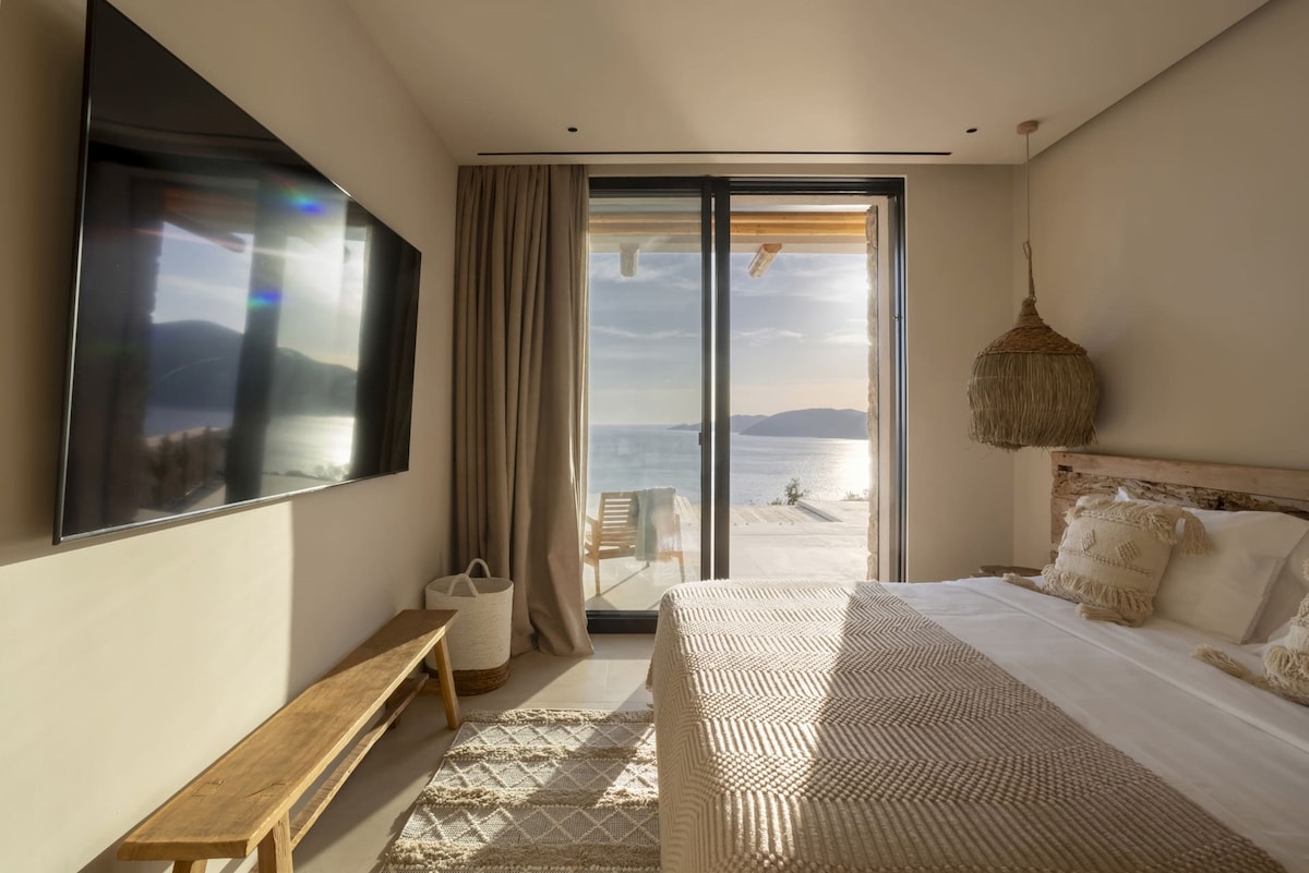 The second double bedroom on the first floor with its gorgeous views.