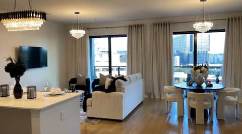 Top performing Airbnb: Midtown Atlanta Luxury Suite in Marietta Street Artery