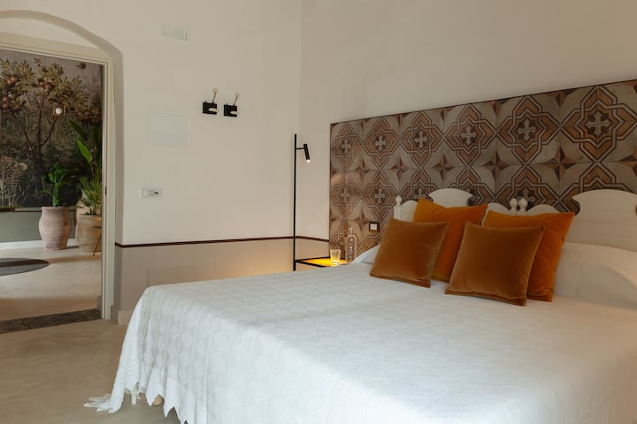 Primul dormitor de la parter este un dormitor dublu (dormitorul 1).