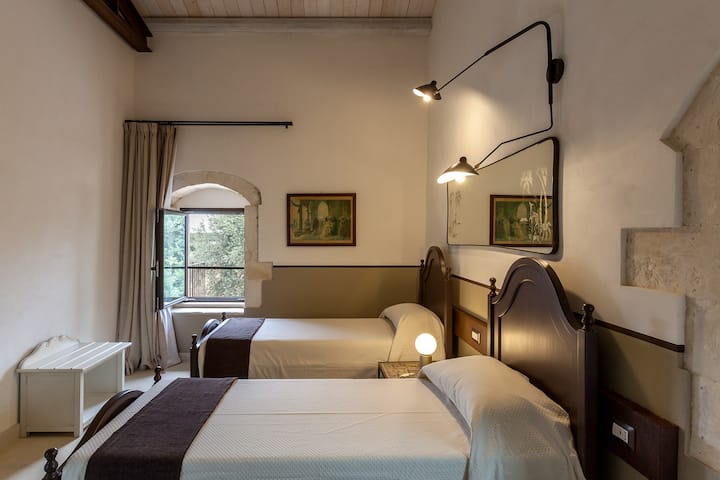 Dormitorul dublu de la primul etaj (dormitorul 4).