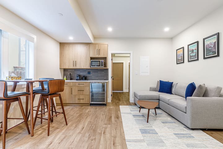 Aurora Lite -Brand New Suite With Private Entrance - Canmore