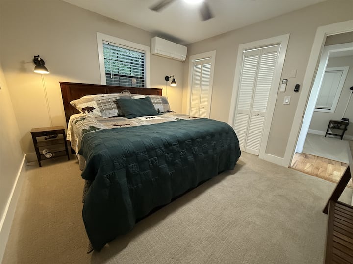 Televizor inteligjent "King Bedroom", ventilator tavani, abazhurë leximi