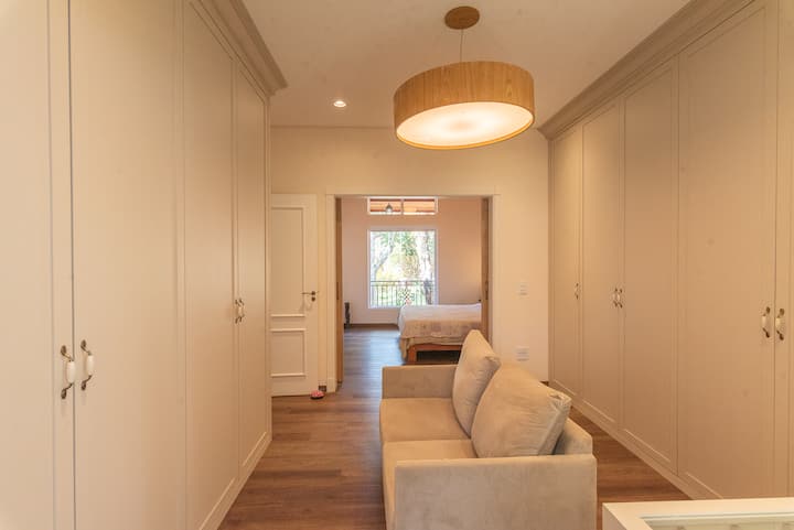 خزانة واسعة، مثالية للتنظيم والاستخدام العملي اليومي