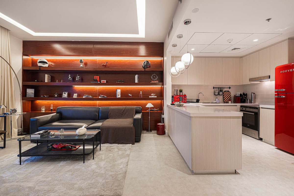 The F1 Scene -Designer Apartment- 120 Inch 2BR