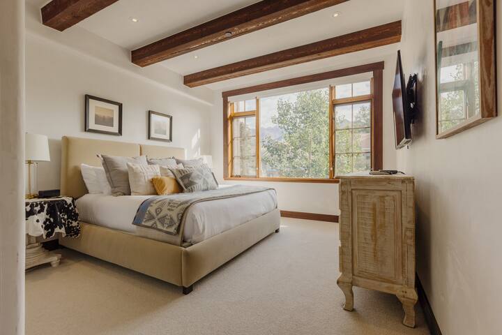 Ski Valet, Walk to Ski, Views | By InvitedHome