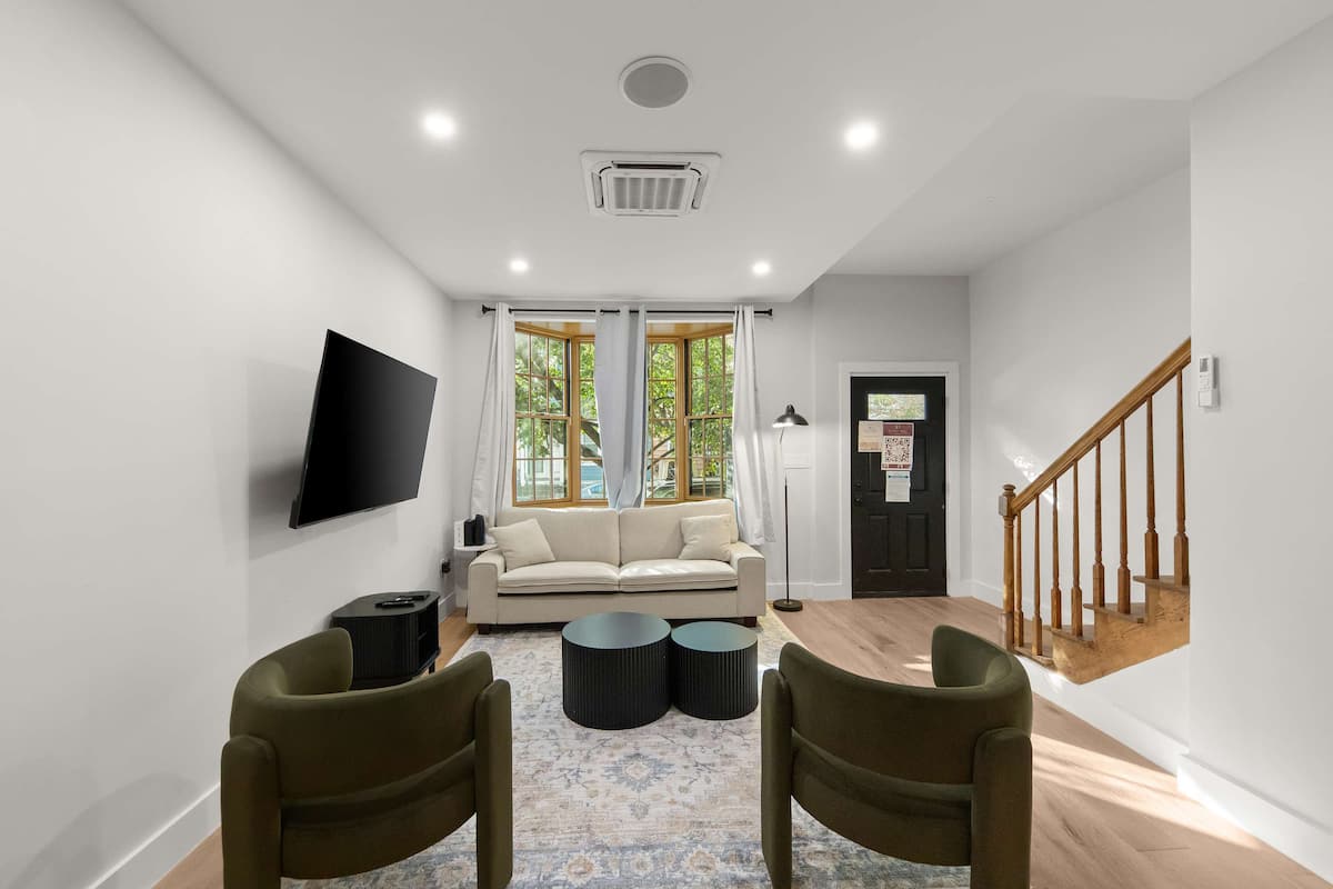 Stylish Townhouse Oasis in Greenpoint, New York City — venue photo 4