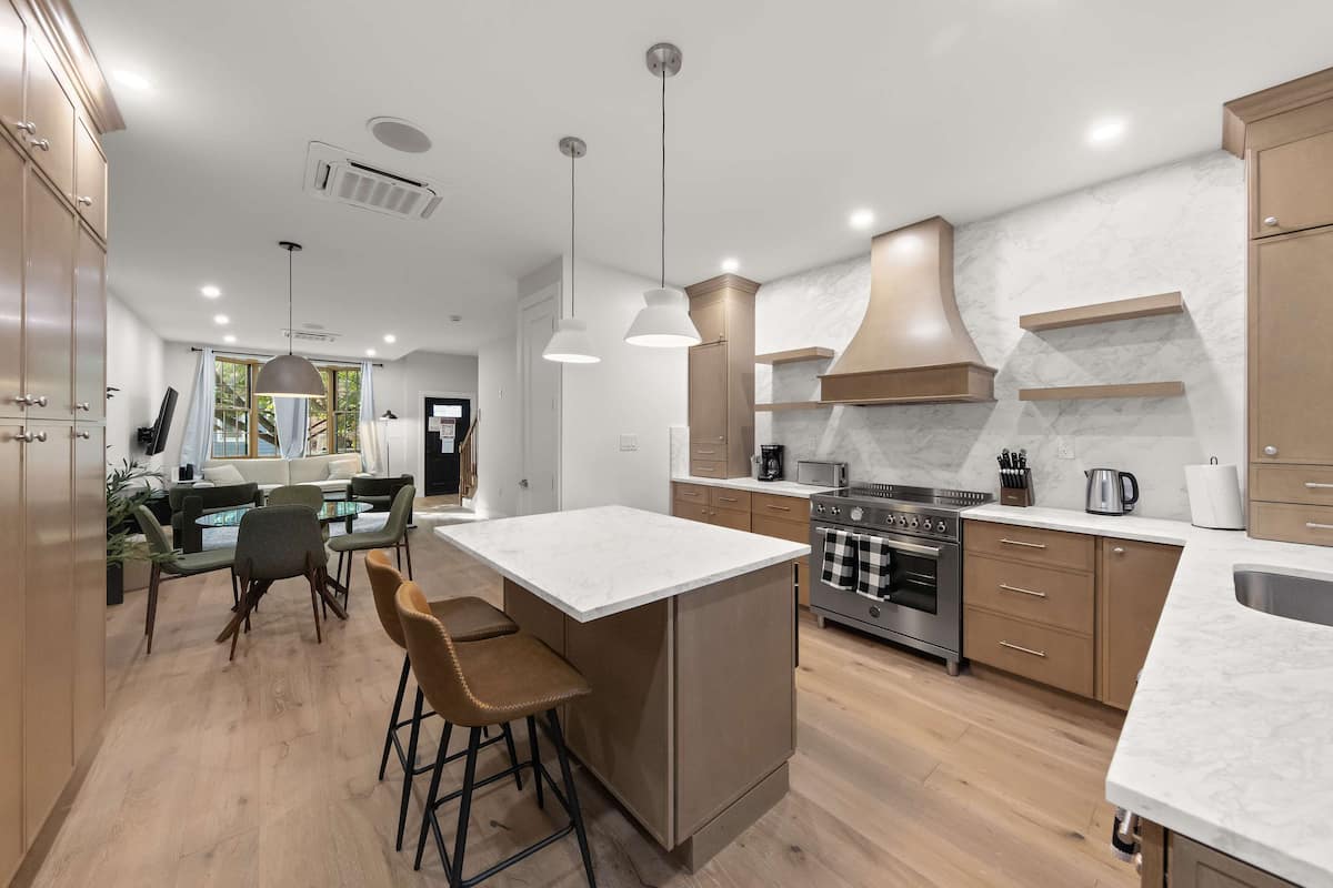 Stylish Townhouse Oasis in Greenpoint, New York City — venue photo 5