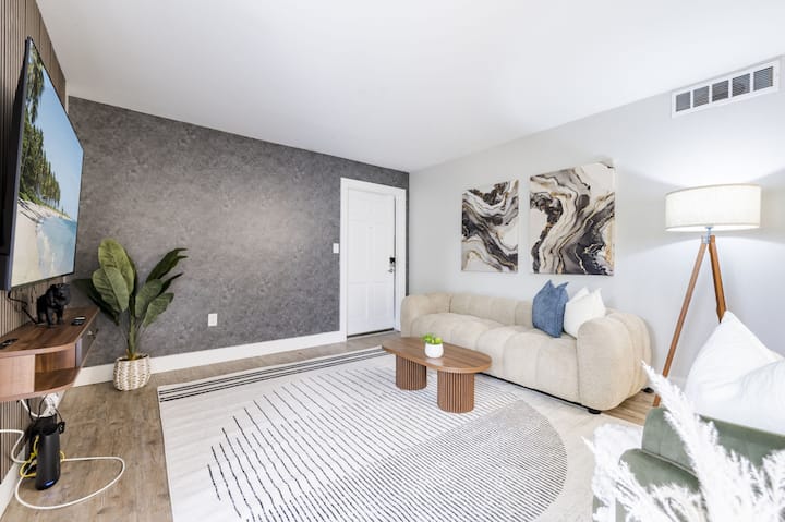 Central South Tampa | Walkable 2br W/ Pool Access - Tampa, FL