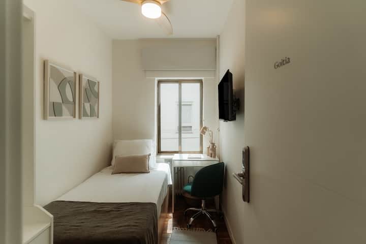 Charming Room Goitia In Coliving - Retiro - Madrid