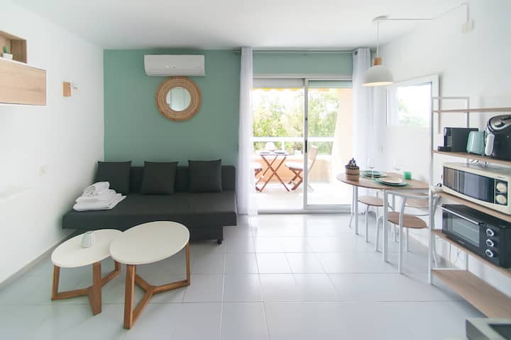 Coastal Apartment W/ Sea View & Balcony - L'Estartit