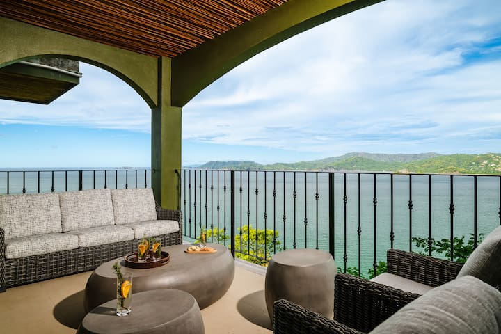 Luxury Oceanview 3BDR w/ Pool, Minutes to Beach