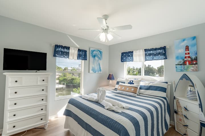 Chumba cha kulala cha mgeni chenye kitanda aina ya Queen