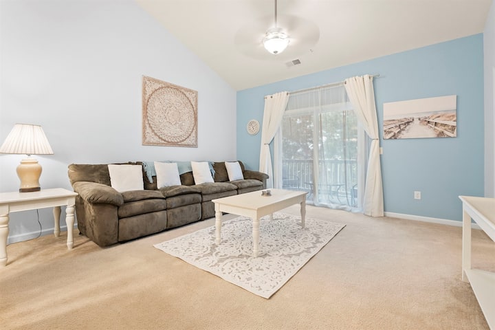 Sala de estar con sofá cama tamaño queen