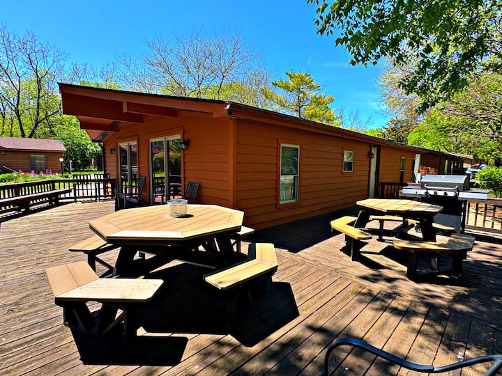 Your Poolside Cabin Escape | 8 Ppl | Ic6 - Put-in-Bay, OH