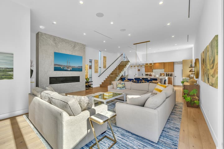 Luxe Retreat on Balboa Island | Walk to Shops