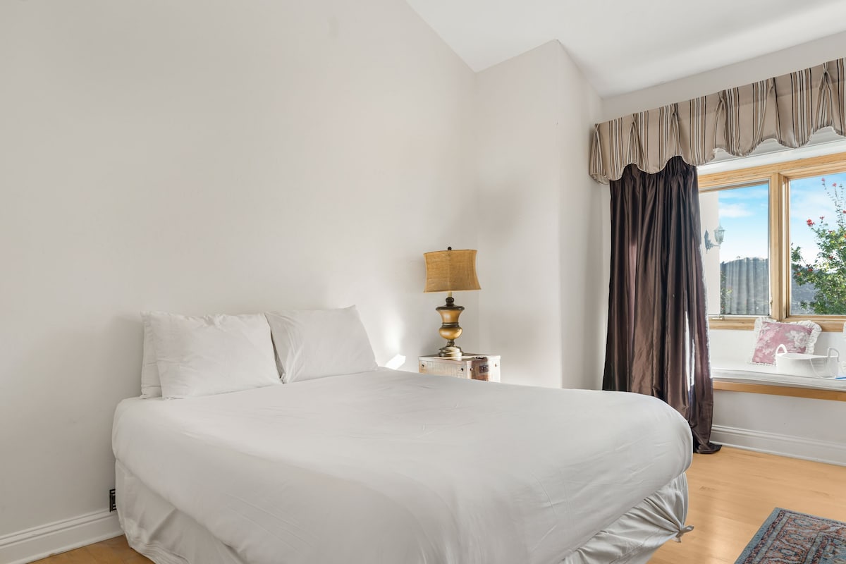 Მე-3 საძინებელში არის ორადგილიანი საწოლი.