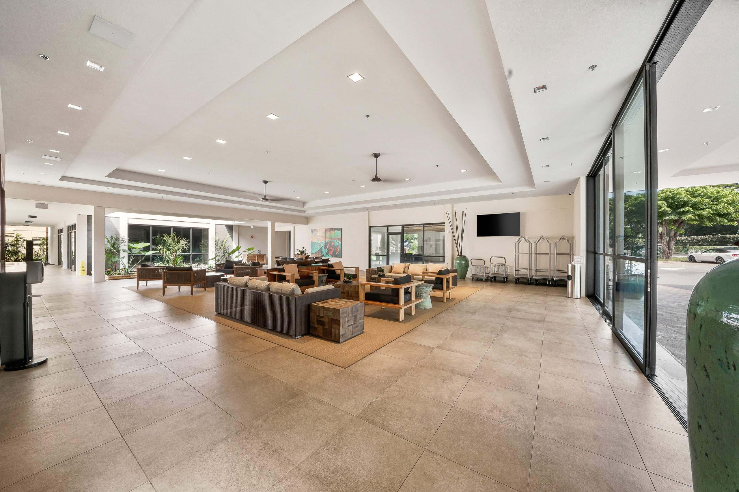 Condo in Lahaina · ★5.0 · 1 bedroom · 3 beds · 1 private bath - Image 36