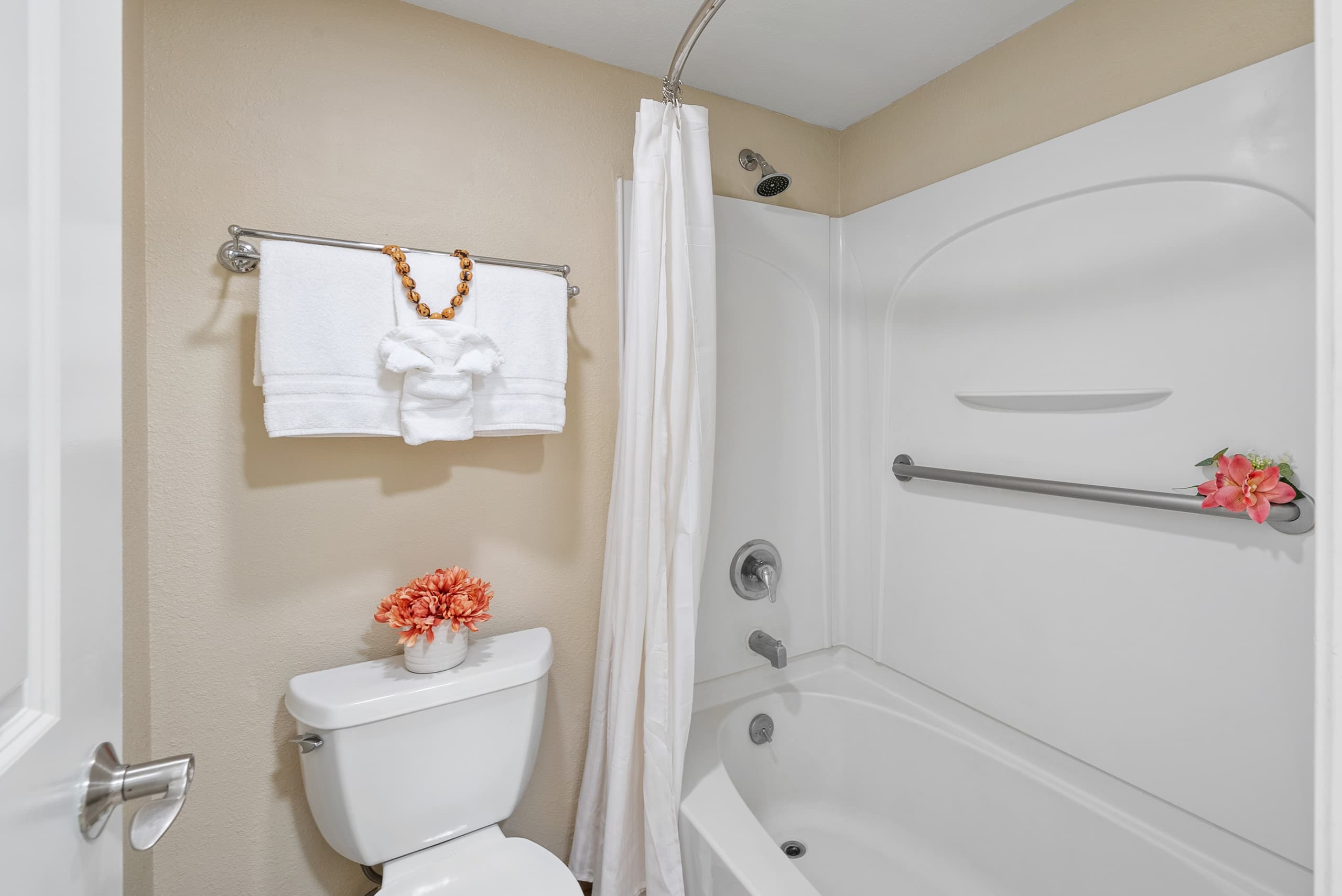 Condo in Lahaina · ★5.0 · 1 bedroom · 3 beds · 1 private bath - Image 33