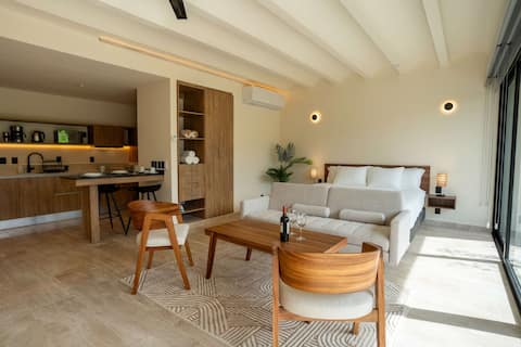 Perfect for All Travelers: Modern & Confort
