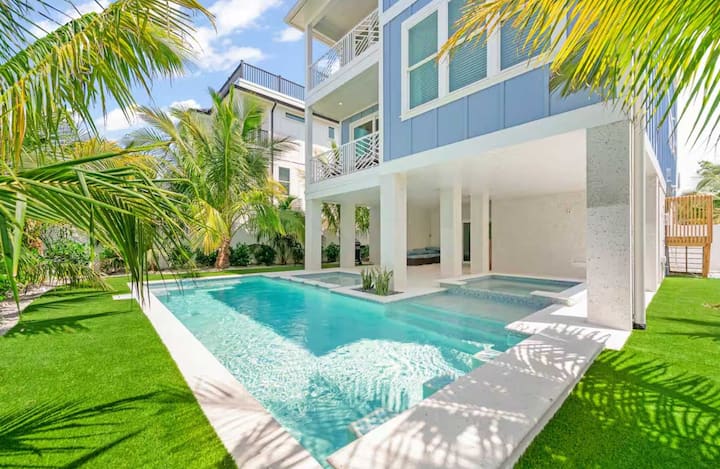 Beach View Paradise - New Anna Maria Island Home - Bradenton Beach