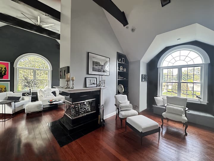 Modern/luxe/escapenrboston/hot-tub/pooltable - Concord, MA