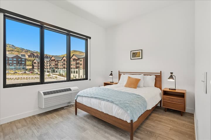 Right side, bedroom