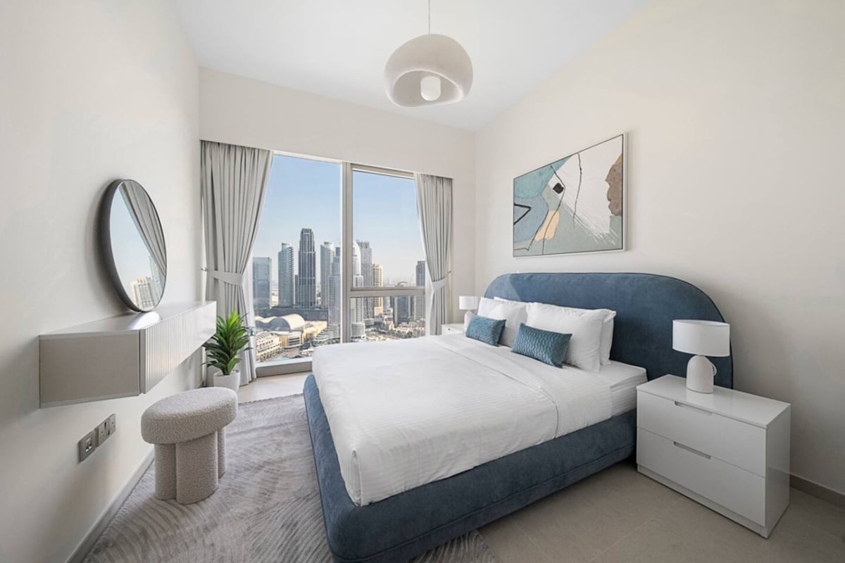 2 Bedroom Furnished Apartment with Burj Khalifa & Fountain View 4