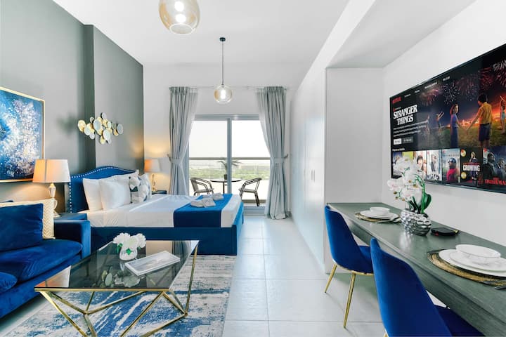 สตูดิโอมีเฟอร์นิเจอร์ครบครันเพื่อให้มั่นใจว่าการเข้าพักสะดวกสบายและเพลิดเพลิน