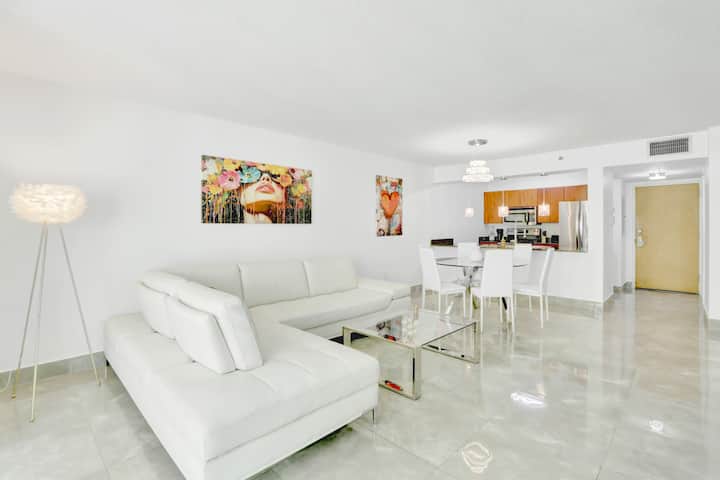 Stylish Brickell Condo W/ Balcony & Parking - Miami, FL