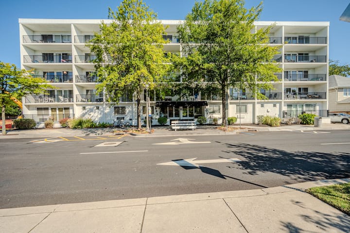 Stylish Beach Condo In The Heart Of Rehoboth Beach - Rehoboth Beach, DE