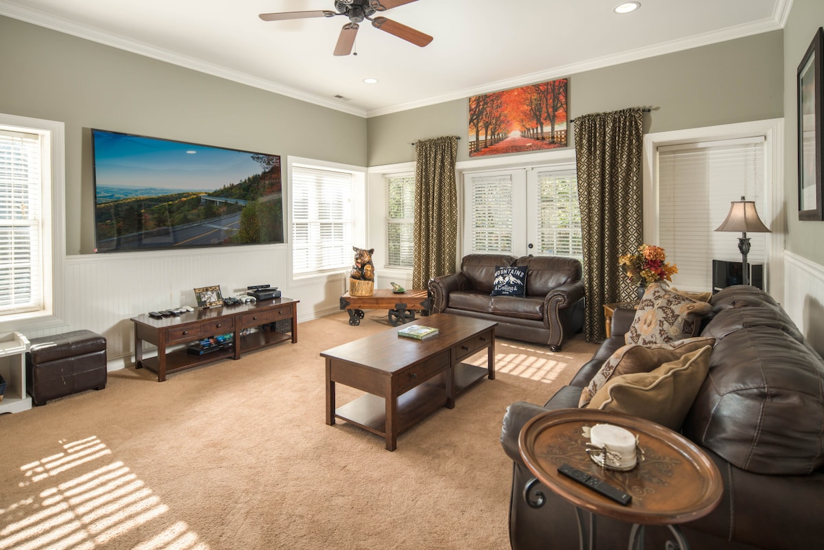 მისაღები ოთახი 2 | ტყავის სავარძლები და გასართობი სივრცე