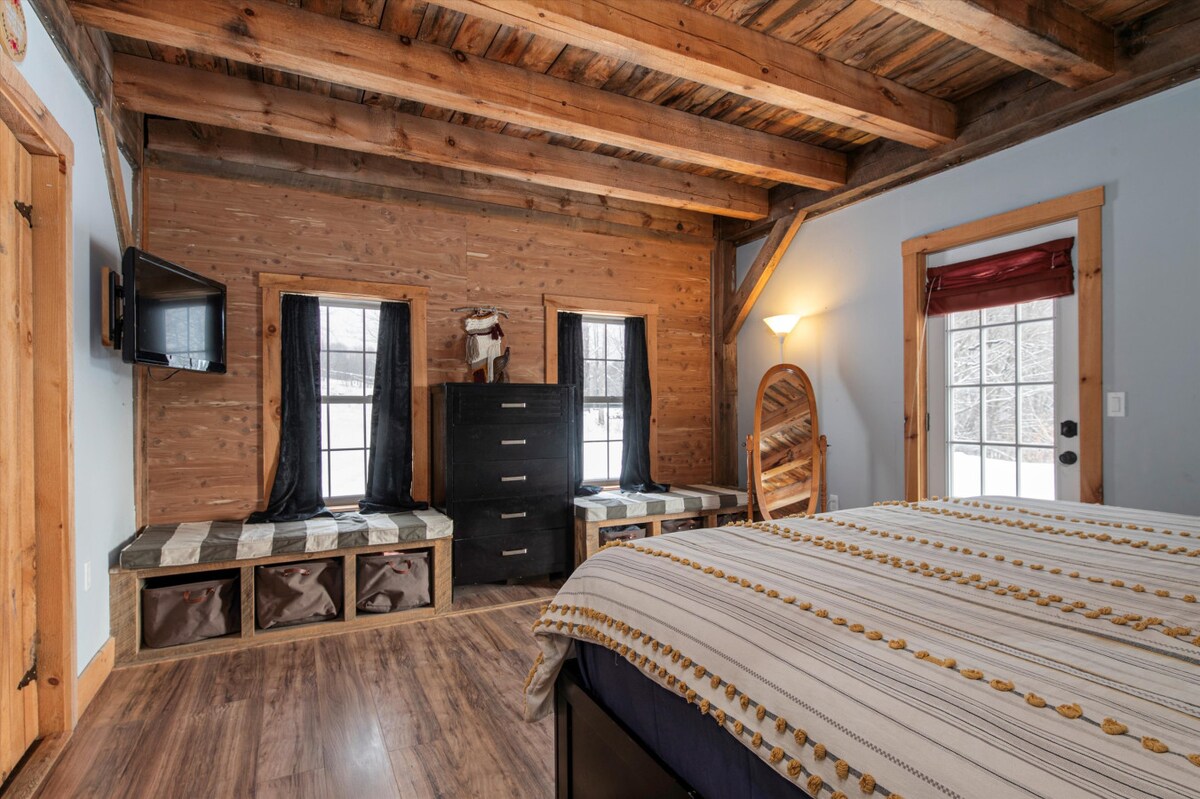 Acurrúcate y disfruta de una noche tranquila con tus programas favoritos en la Smart TV.