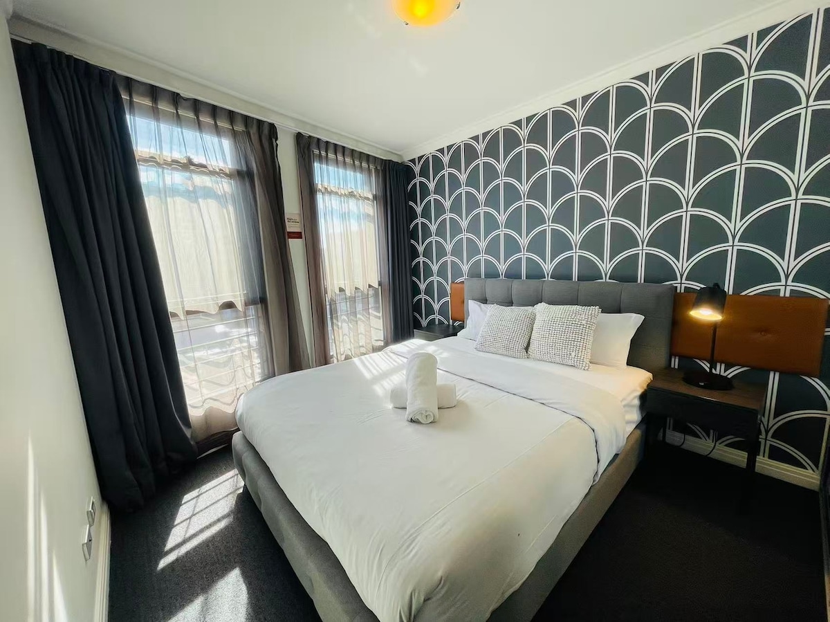 Dormitorio limpio y cómodo