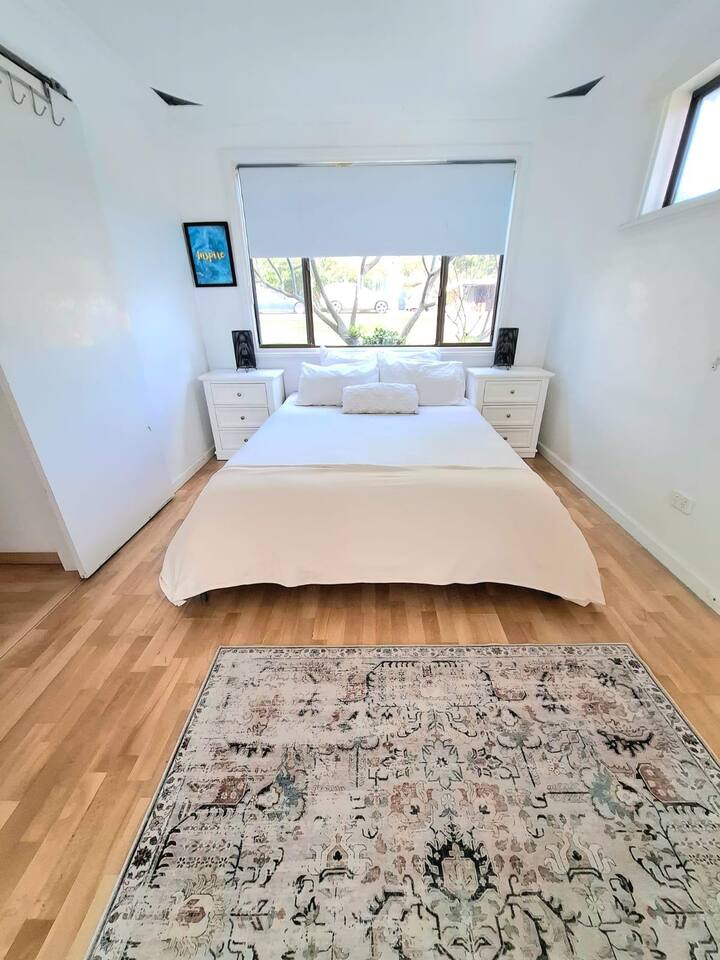 Zgjohu me pamje të bukura dhe mëngjes me diell në këtë pushim të rehatshëm.