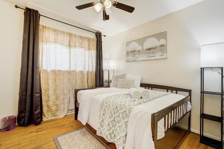 U spavaćoj sobi br. 3 nalazi se udoban bračni krevet