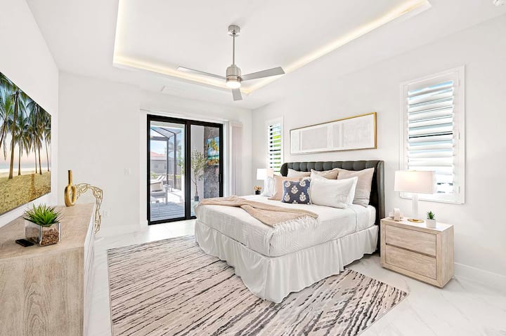 Bienvenido a su suite principal con cama tamaño king con vistas y acceso a Lanai