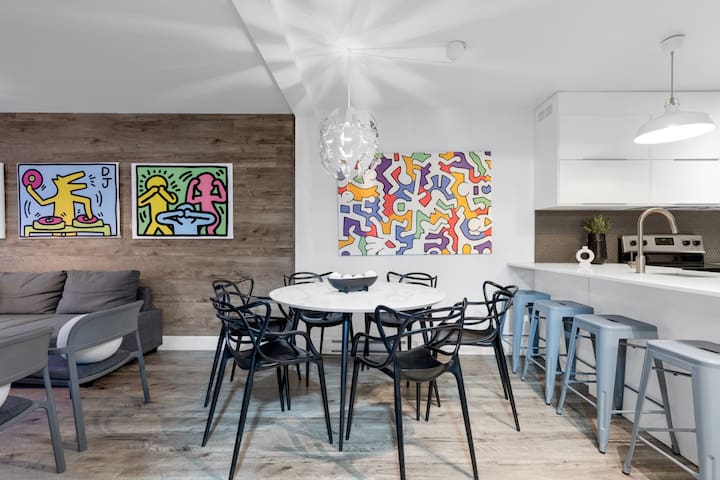 LiV MTL Urban-3 | Spacious 2BR Deluxe Downtown MTL gallery image 3