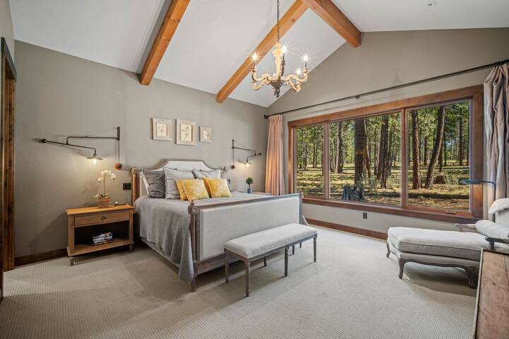 Sunstone Hideaway | Hot Tub, Firepit & Pool Table