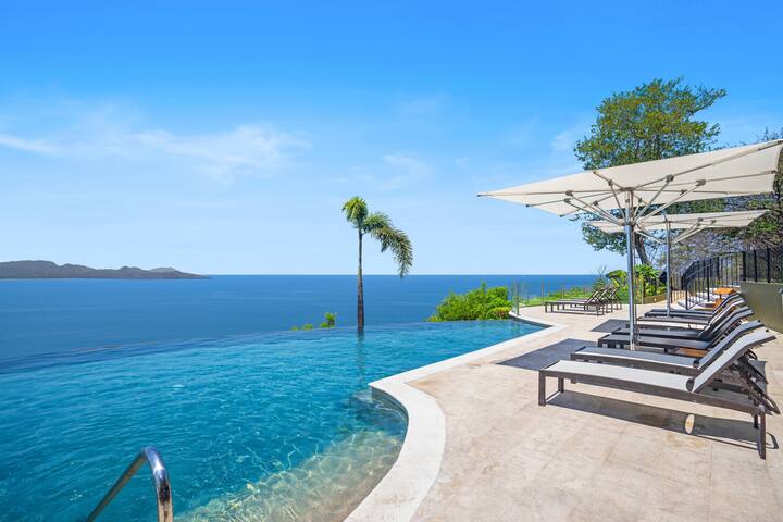 Epic 7BR Oceanview Condo with Rooftop Jacuzzi