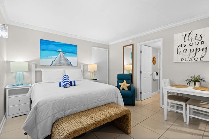 Silver Sands #247a: Studio / 1 Ba Resort - Longboat Key, FL