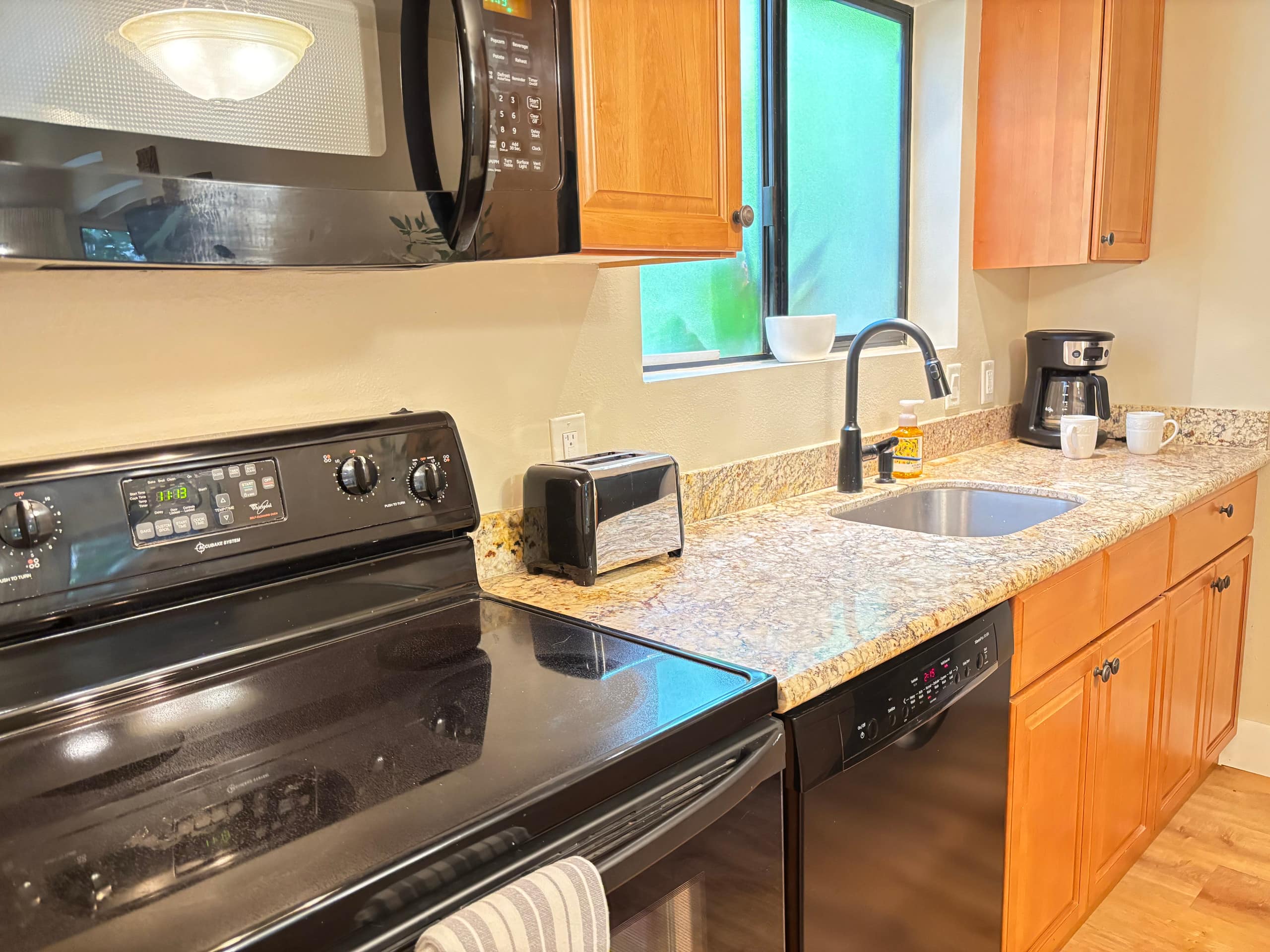 Condo in Wailuku · ★5.0 · 1 bedroom · 2 beds · 1 private bath - Image 9
