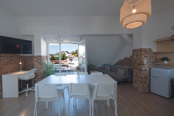Urban Rooftop Retreat With Balcony - Wildau